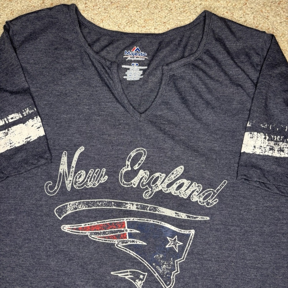 Women's Majestic Fan Fashion NEW ENGLAND PATRIOTS Short Sleeve V-cut T-Shirt 2XL